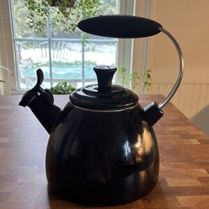 Le Creuset Black Whistling Kettle
